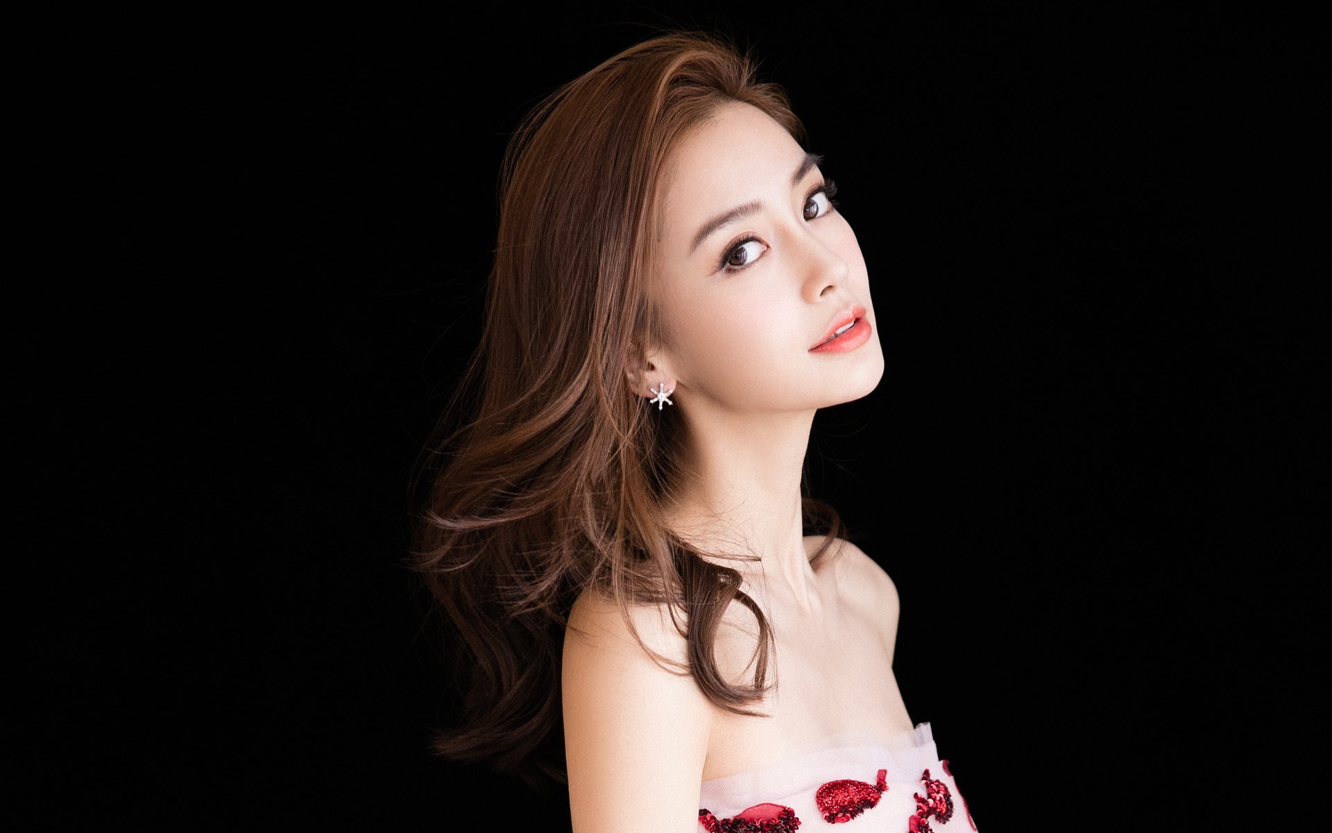 “校园足球在全国普及率持续上升，青少年热情高涨”，我国校园足球现状