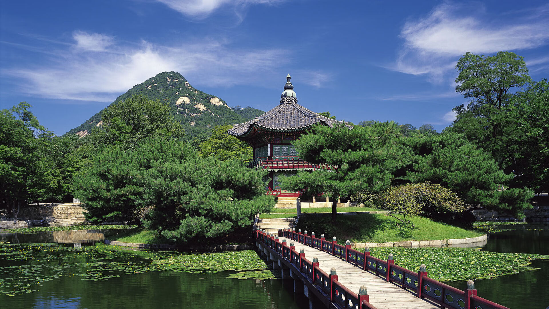 在对阵湖人的战役中,蒂伊状态火热,连续多次三分球命中帮助球队反超!