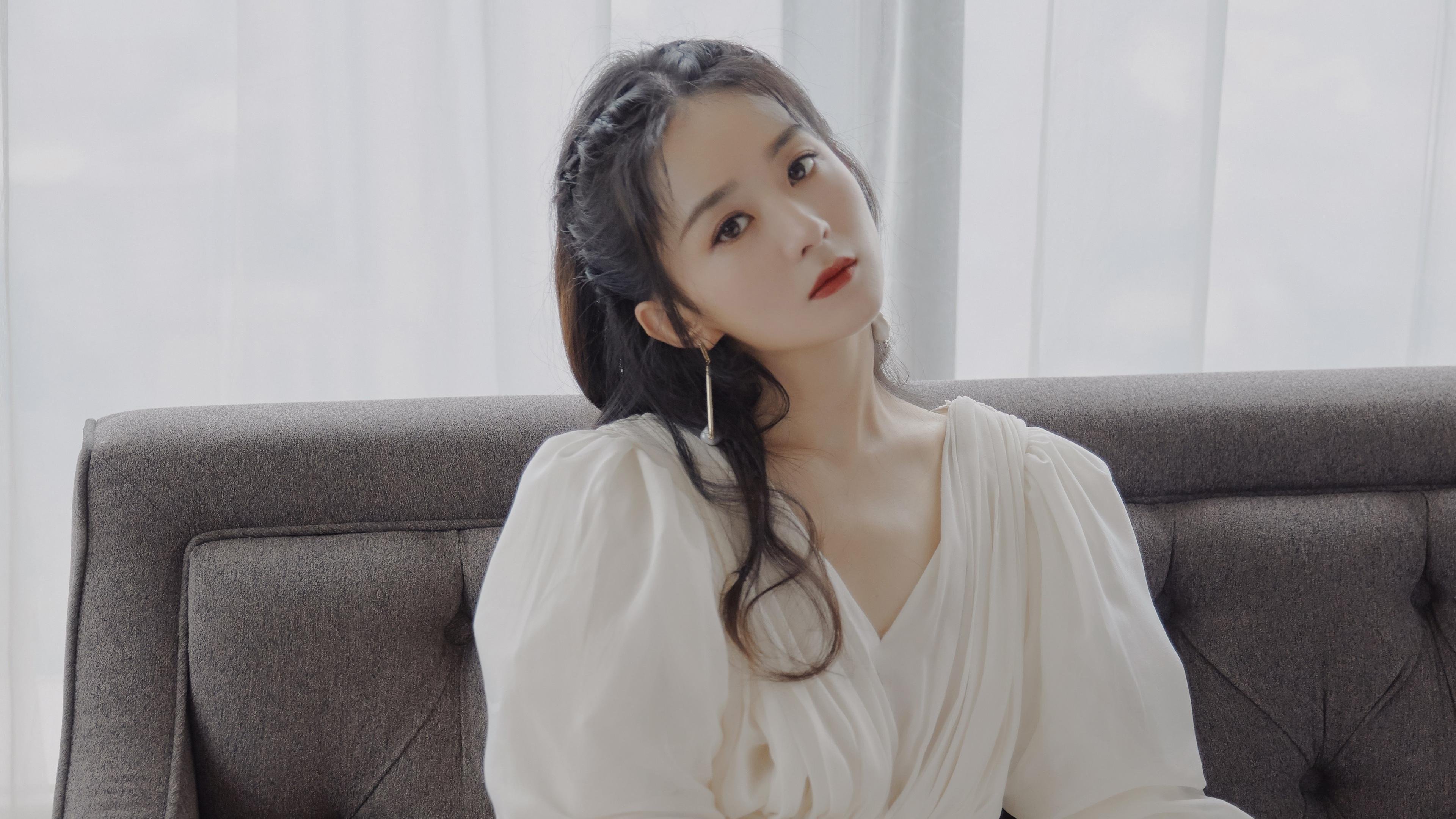 德甲场上少见战术创新,教练赛后详述战术准备与应变策略,德甲冲刺速度