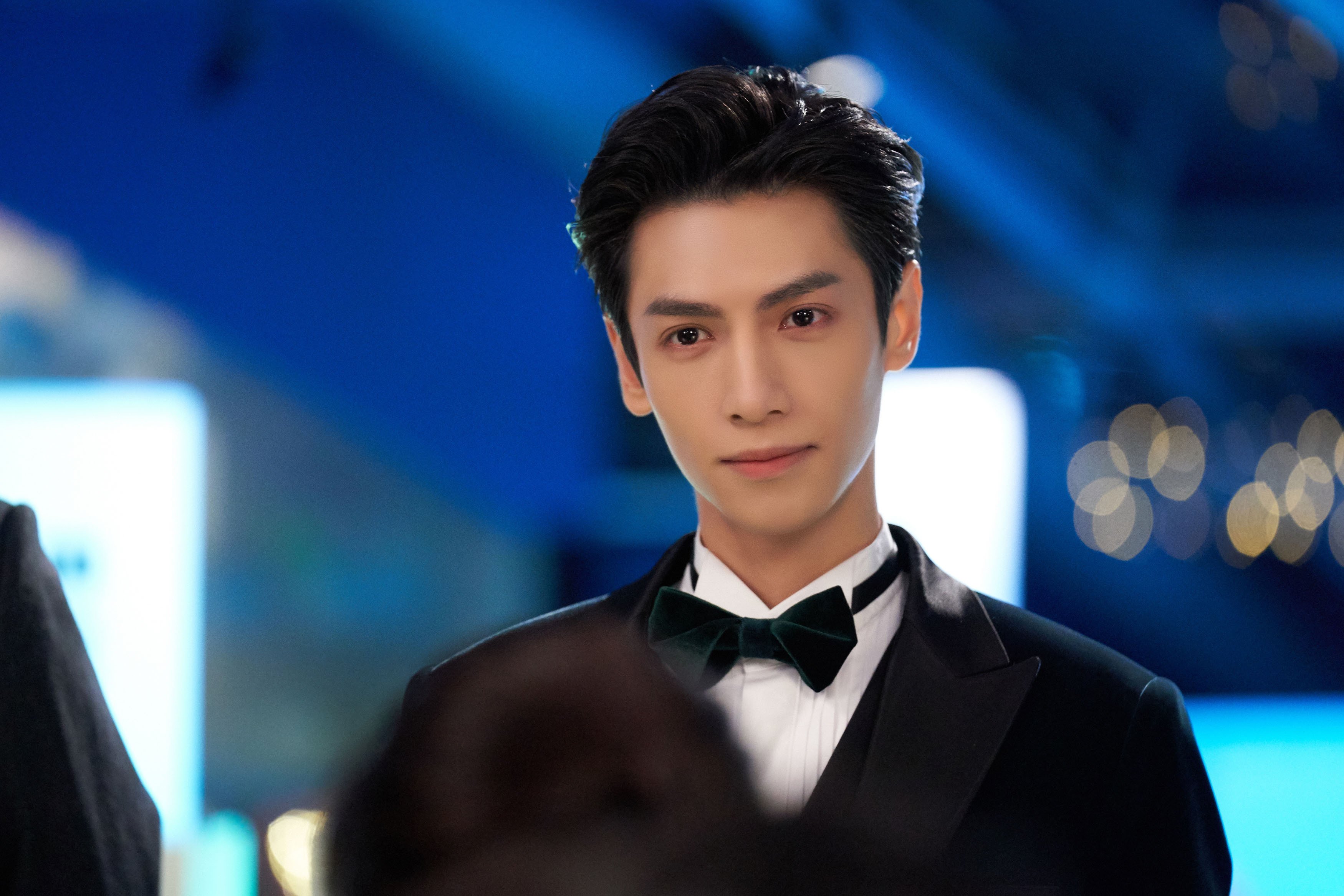 爱游戏体育平台-新版篮球运动装备引领运动时尚潮流，新版篮球鞋