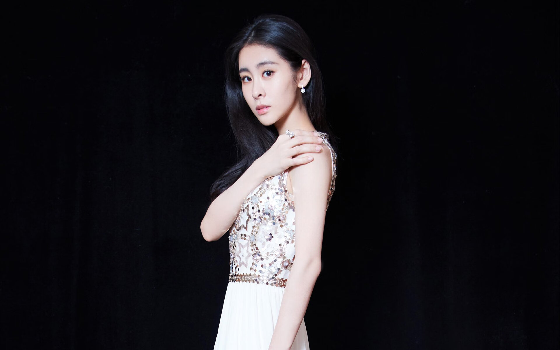 越野滑雪赛：林海雪原里的速度竞技，滑雪是一种很好的运动项目,穿越林海雪原