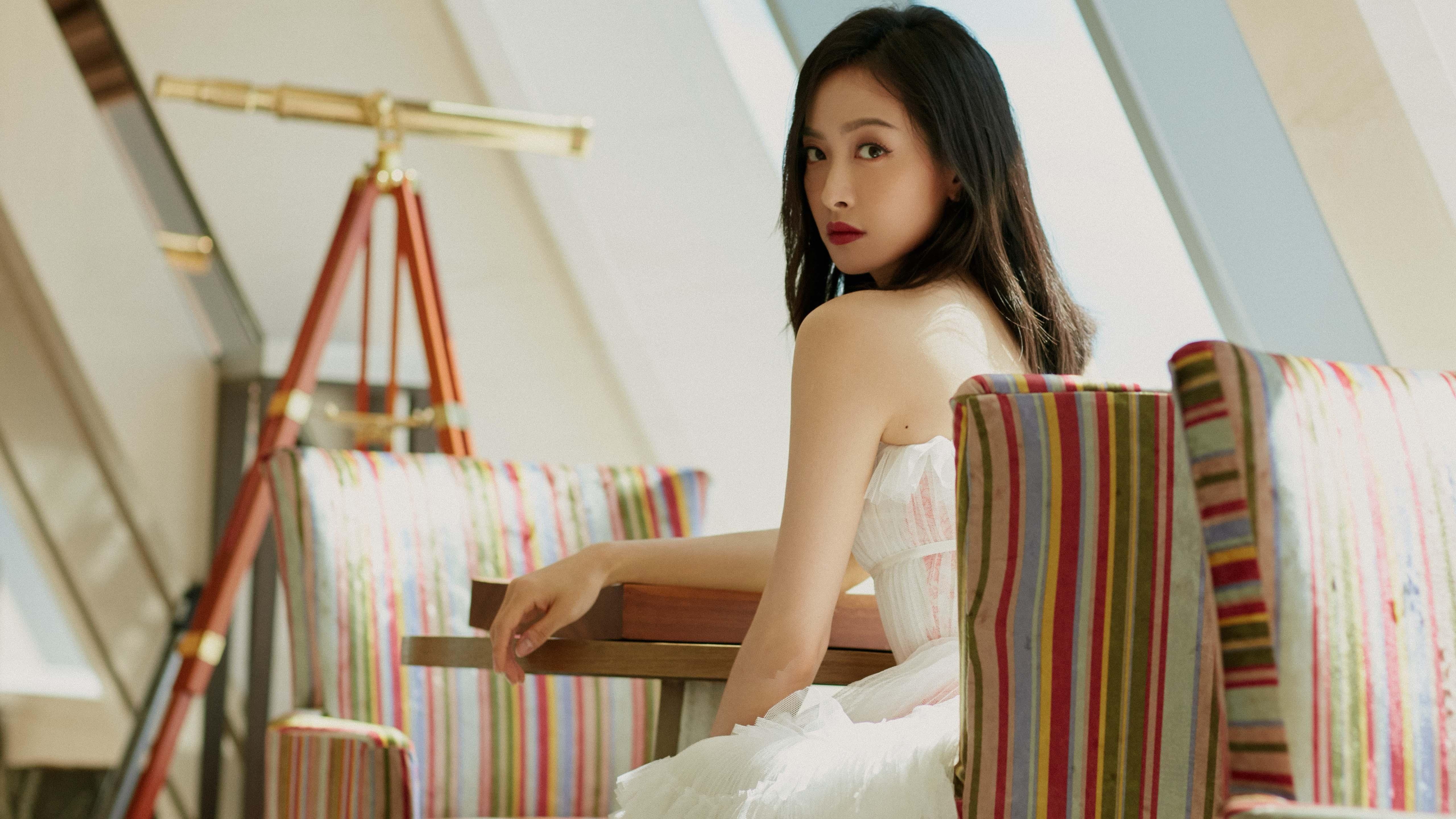 湖人压哨战胜快船，关键一役中詹姆斯连续抢断建功，湖人锁定两名中锋! 詹姆斯深情告白