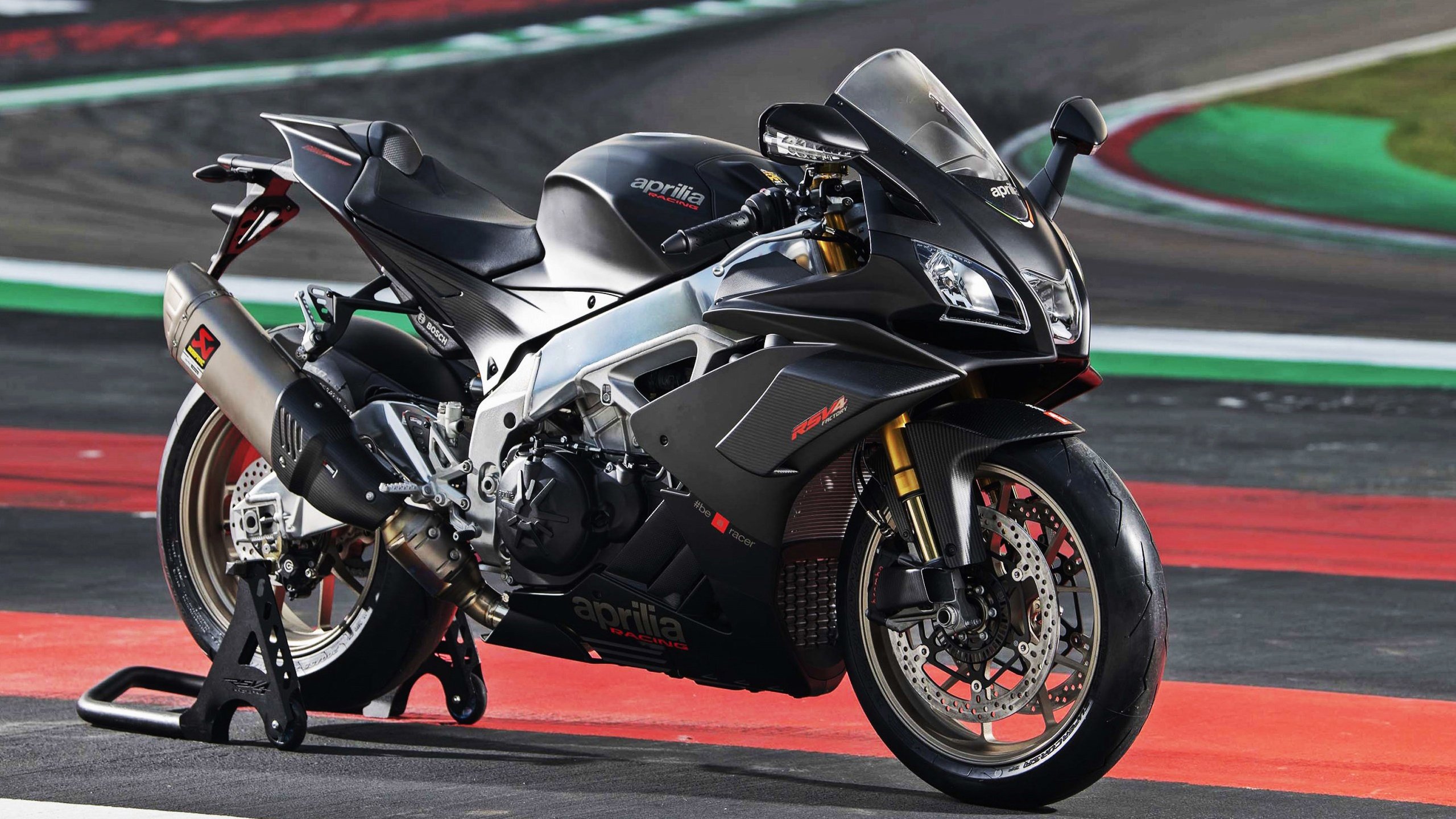 战绩逆势领先，球队冲击季后赛资格，季后赛冲突