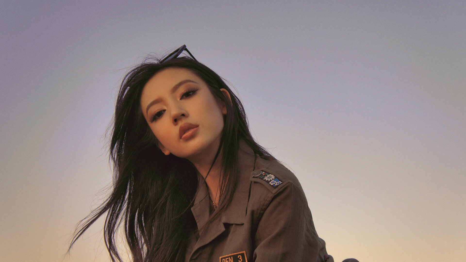 爱游戏体育官方网站-麦肯齐：凭借精准的反击和快速的移动，他成为全黑队背后位置的最强球员